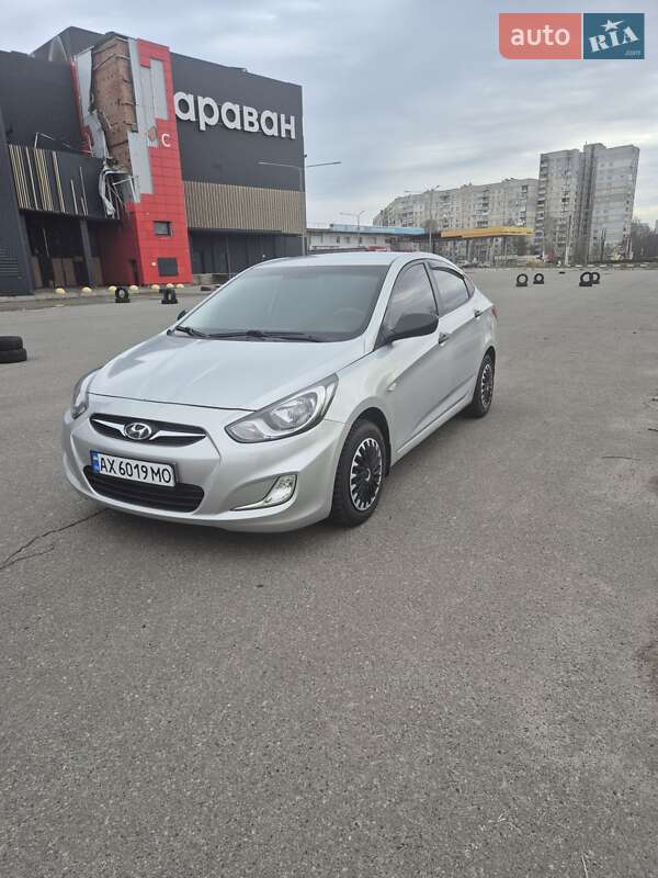 Hyundai Accent (2011)