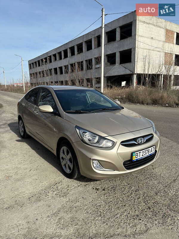 Hyundai Accent (2011)