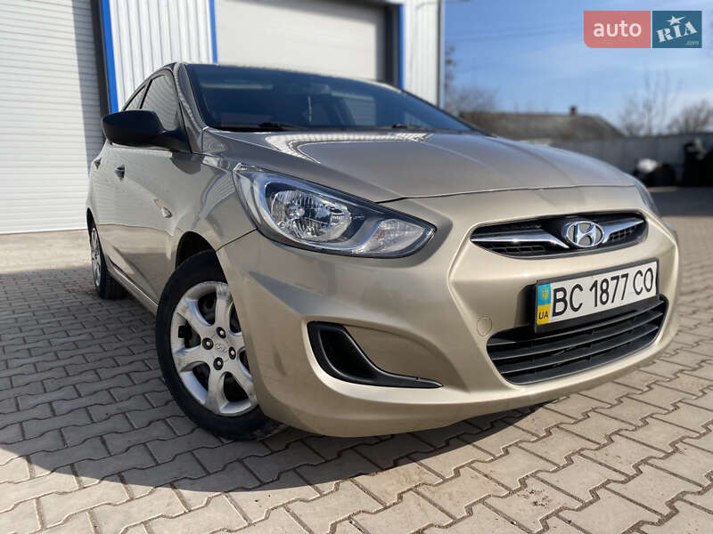 Hyundai Accent (2011)