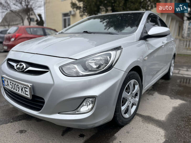 Hyundai Accent (2011)