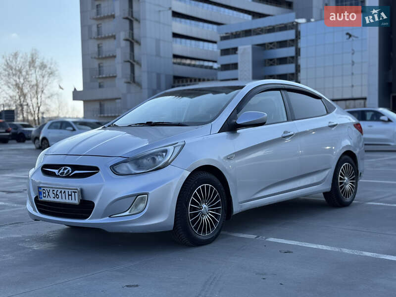 Hyundai Accent (2011)