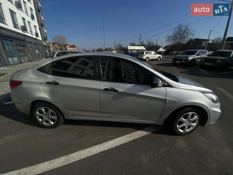 Hyundai Accent (2011)