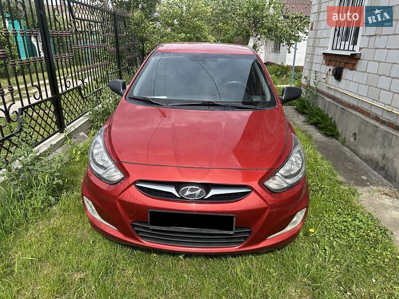 Hyundai Accent (2012)