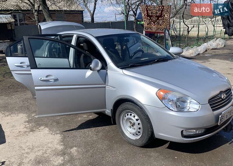 Hyundai Accent (2008)