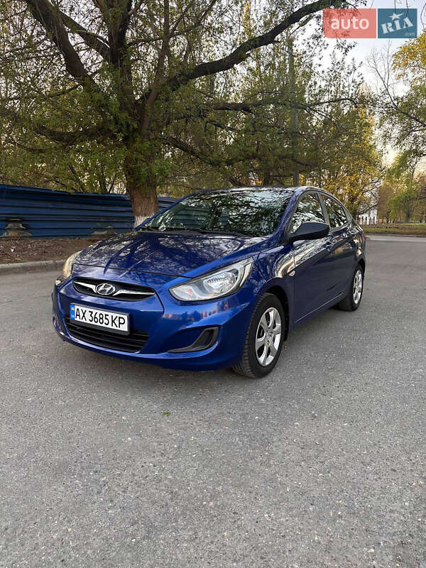 Hyundai Accent (2012)
