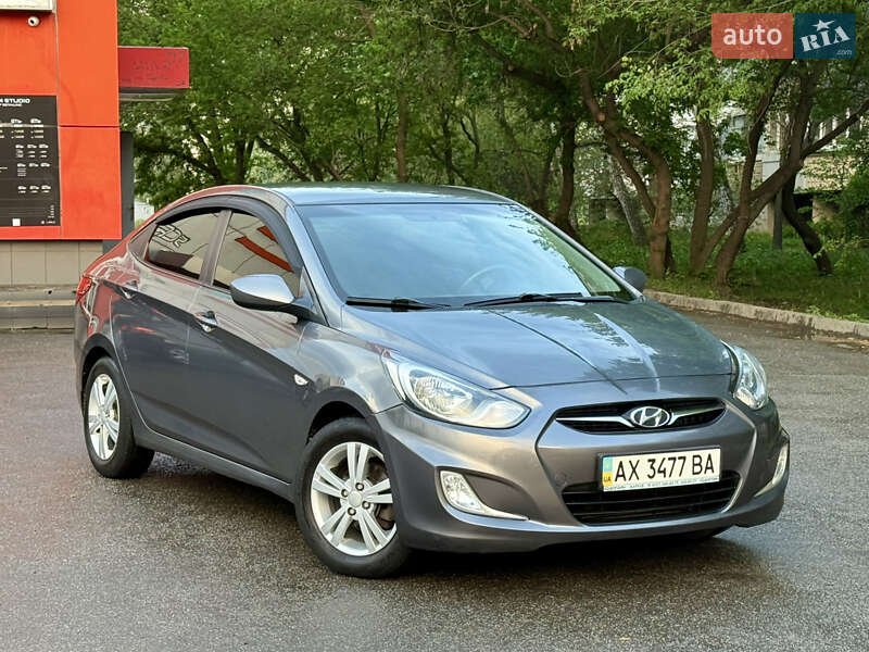 Hyundai Accent (2012)