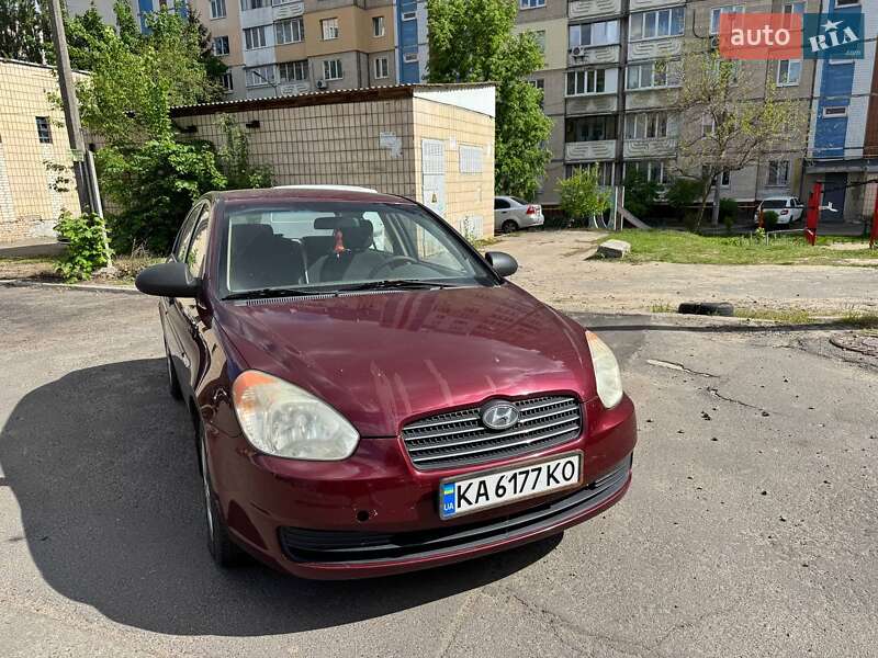 Hyundai Accent (2010)