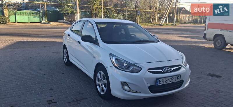 Hyundai Accent (2012)