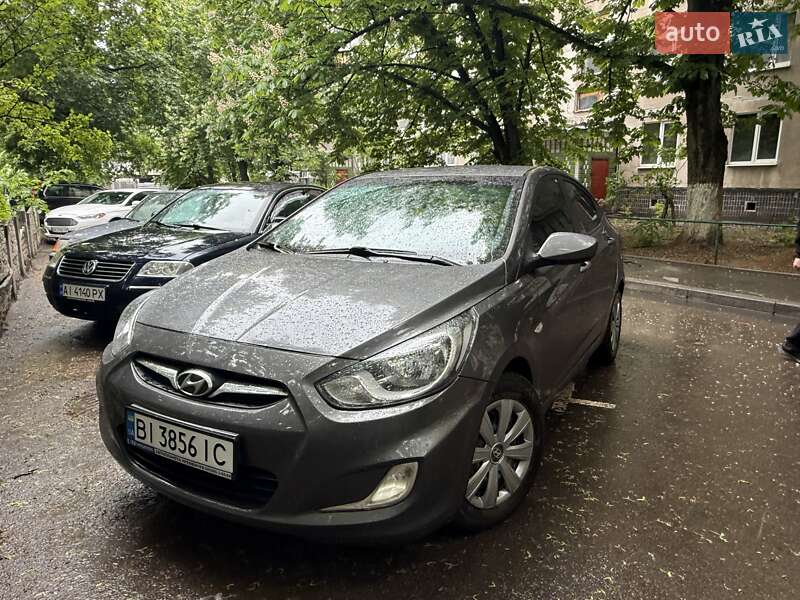Hyundai Accent (2012)