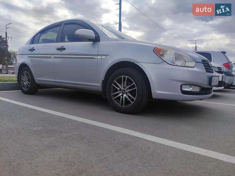 Hyundai Accent (2008)