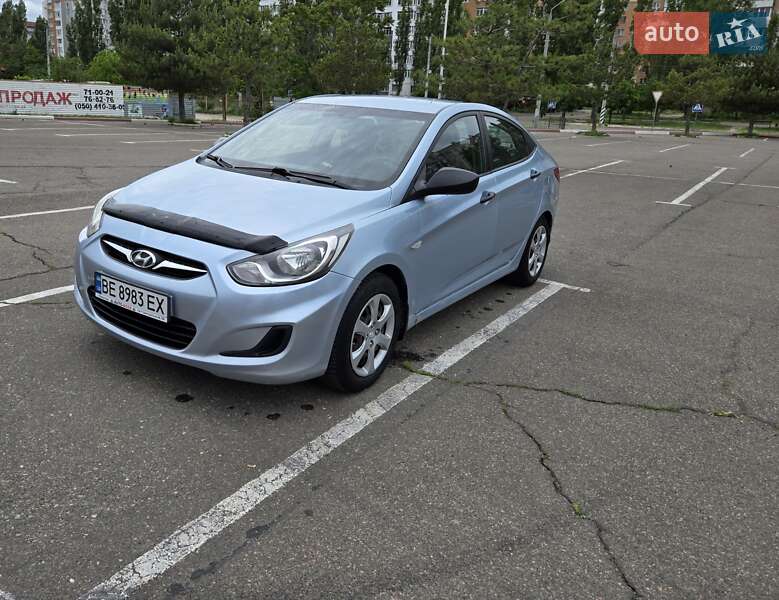 Hyundai Accent (2011)