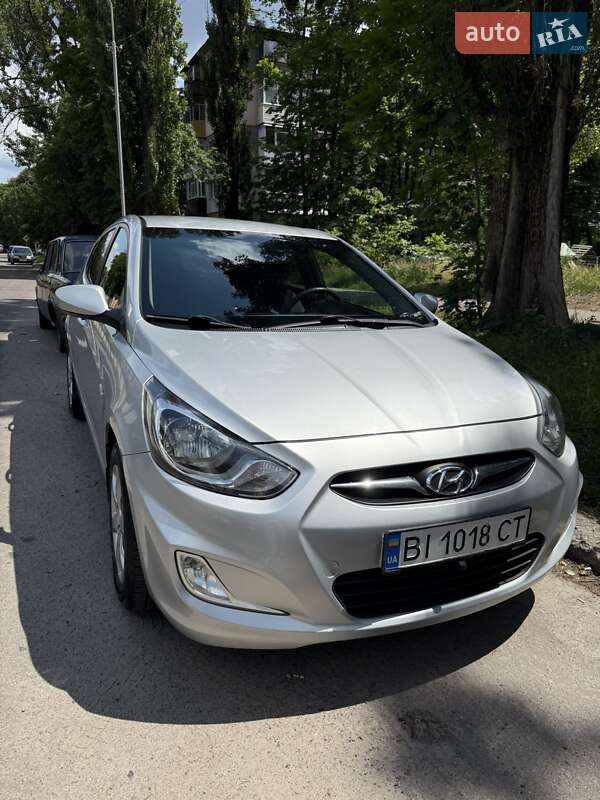 Hyundai Accent (2012)