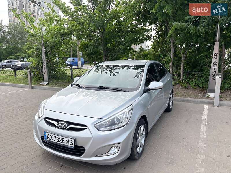 Hyundai Accent (2013)
