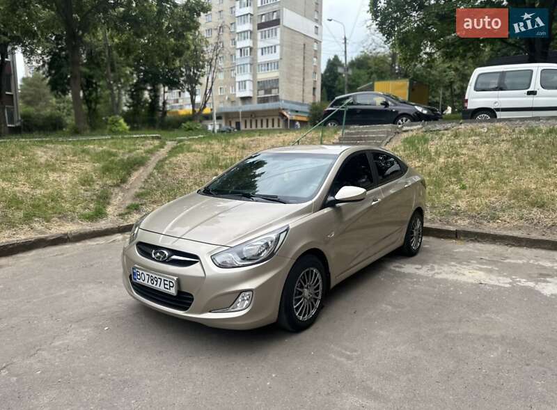 Hyundai Accent (2012)