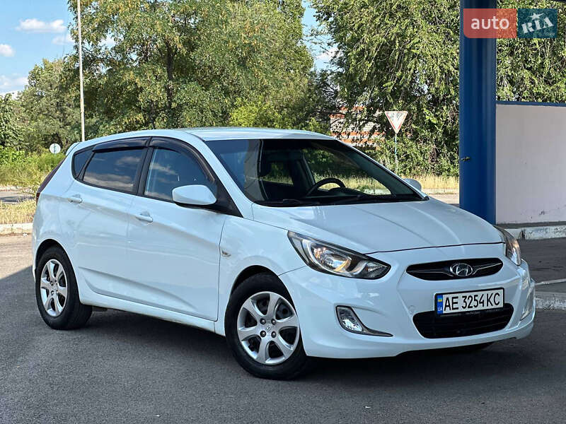 Hyundai Accent (2012)