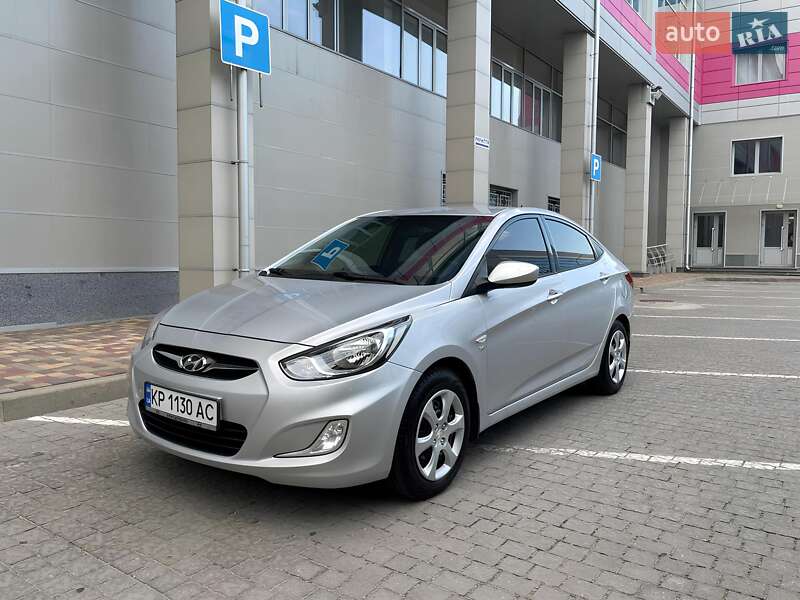 Hyundai Accent (2011)