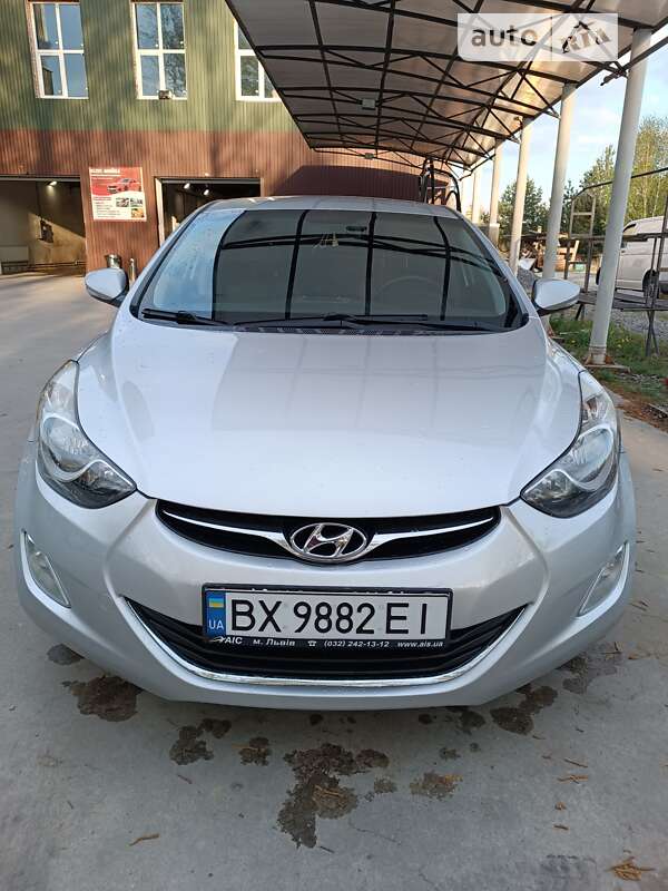 Hyundai Avante (2012)