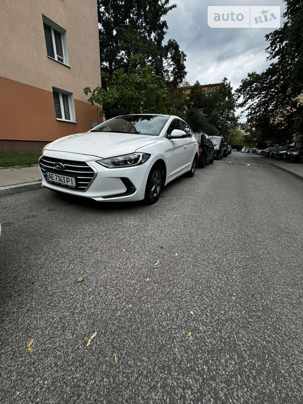 Hyundai Avante (2015)