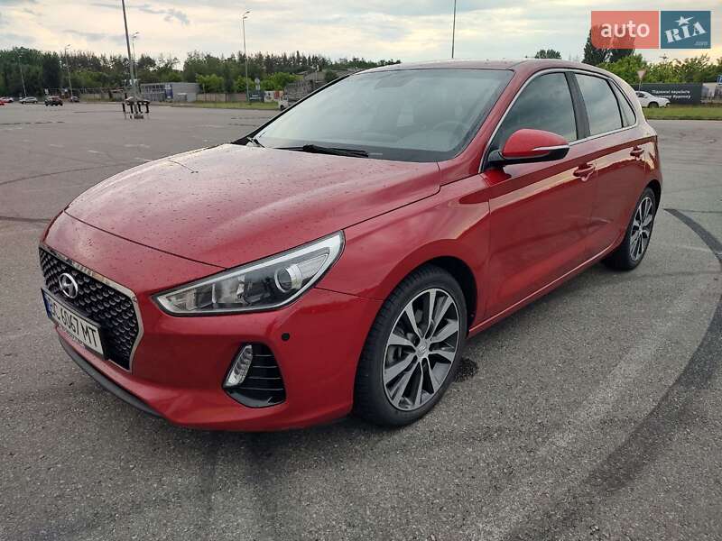 Hyundai Elantra gt (2017)