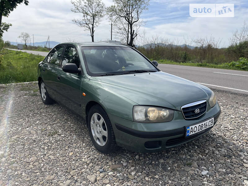 Hyundai Elantra (2000)