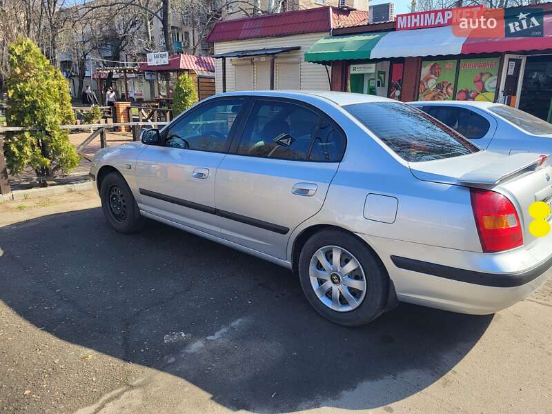 Hyundai Elantra (2001)