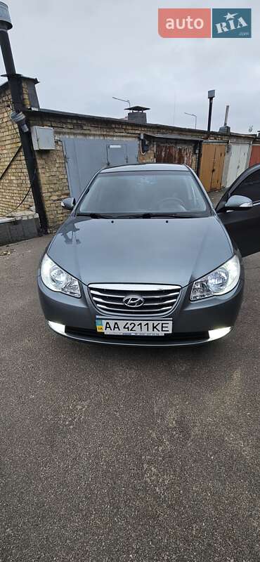 Hyundai Elantra (2010)
