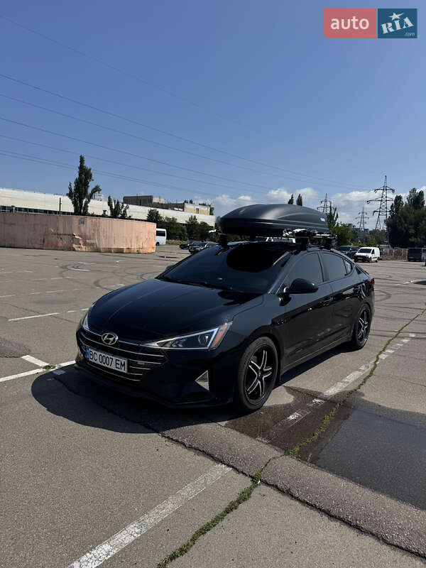 Hyundai Elantra (2020)