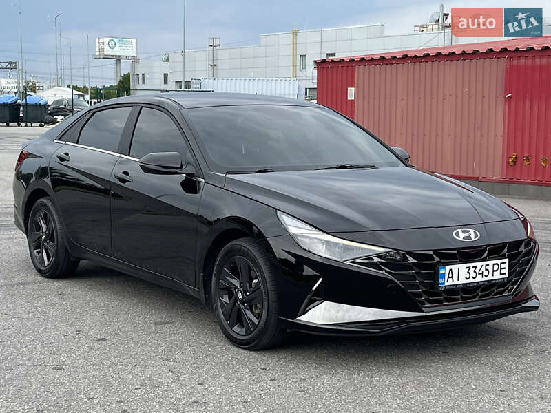 Hyundai Elantra (2022)