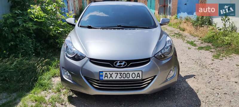 Hyundai Elantra (2012)