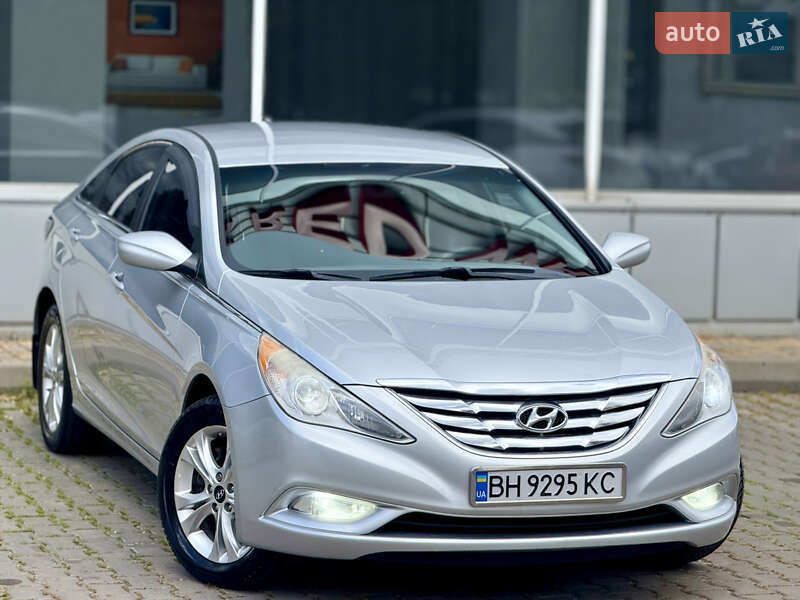 Hyundai Sonata (2012)
