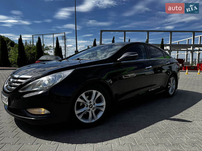 Hyundai Sonata (2011)