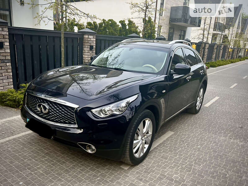 Infiniti Fx30d (2012)