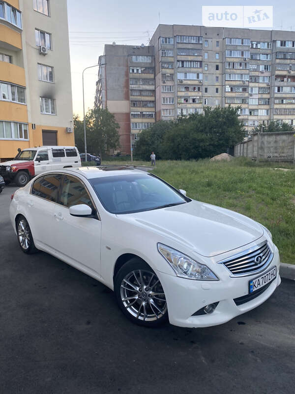 Infiniti G25 (2012)