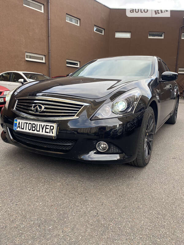Infiniti G25 (2012)