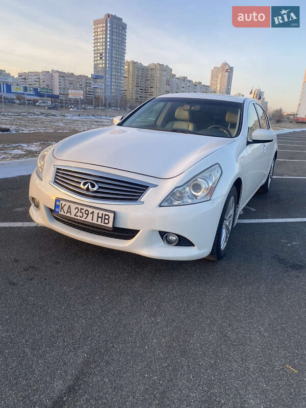 Infiniti G25 (2012)