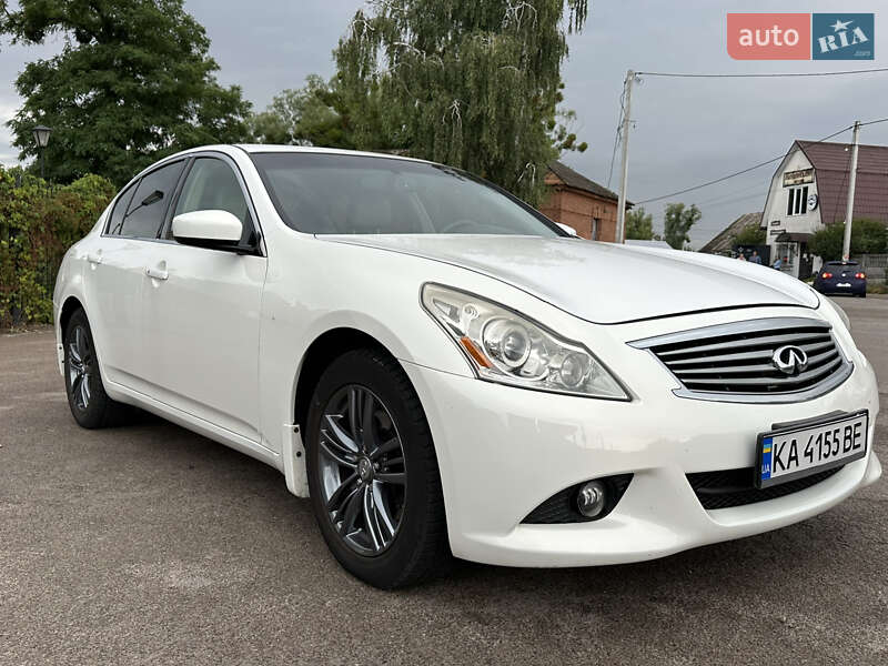 Infiniti G25 (2012)