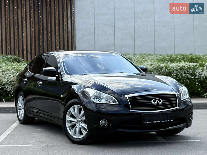 Infiniti M37 (2010)