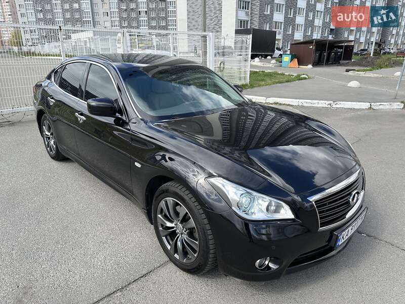 Infiniti M37 (2011)