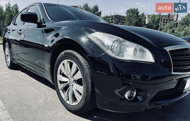 Infiniti M37 (2011)