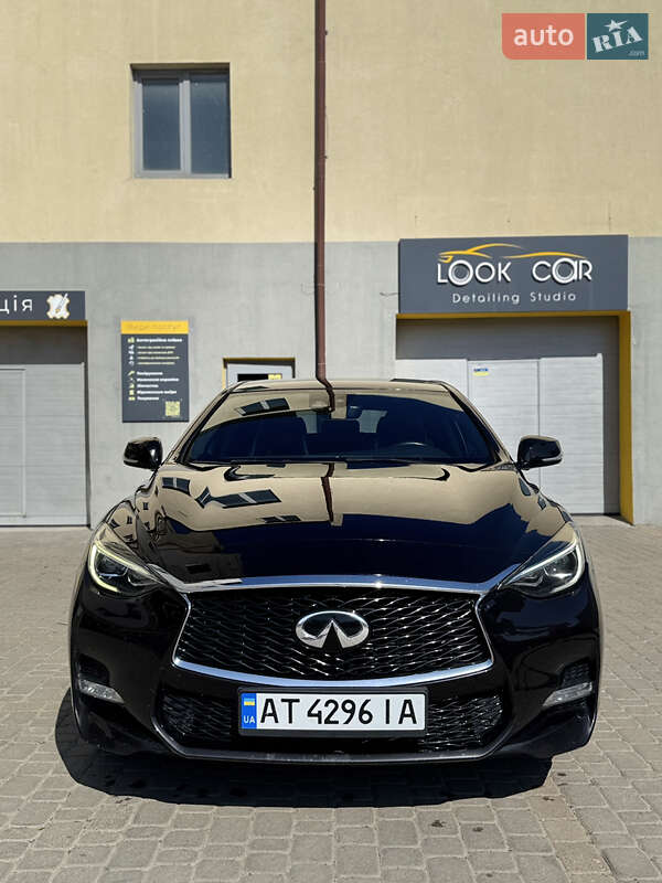 Infiniti Q30 (2016)