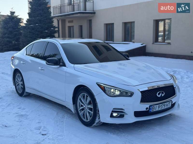Infiniti Q50 (2013)