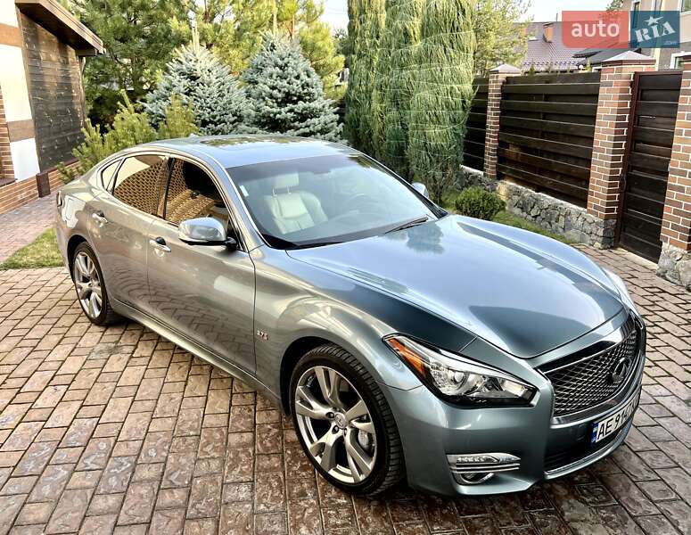 Infiniti Q70 (2015)