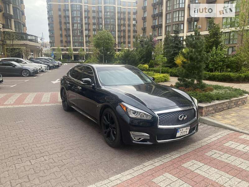 Infiniti Q70 (2015)