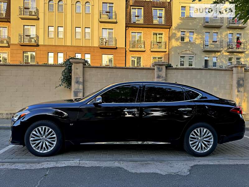 Infiniti Q70 (2014)