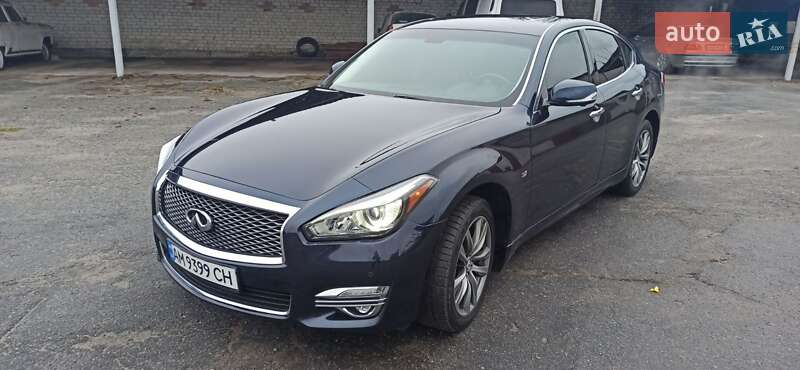 Infiniti Q70 (2015)