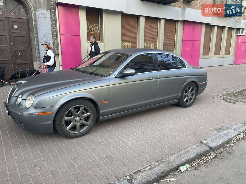 Jaguar S-type (2004)