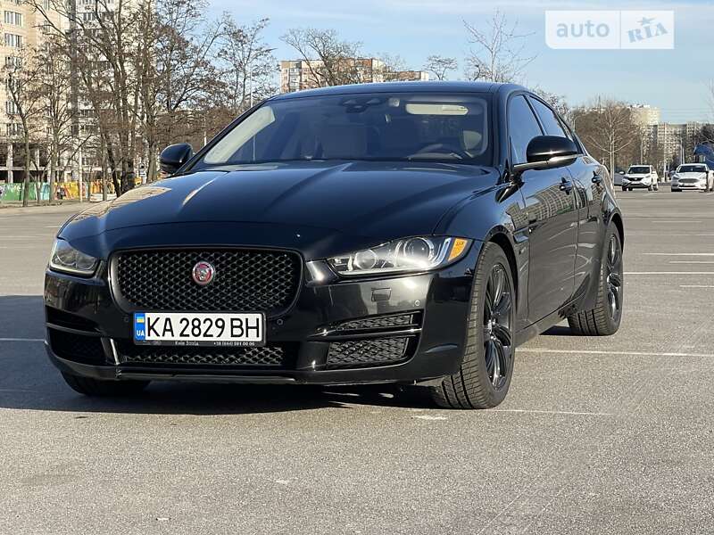 Jaguar Xe (2016)