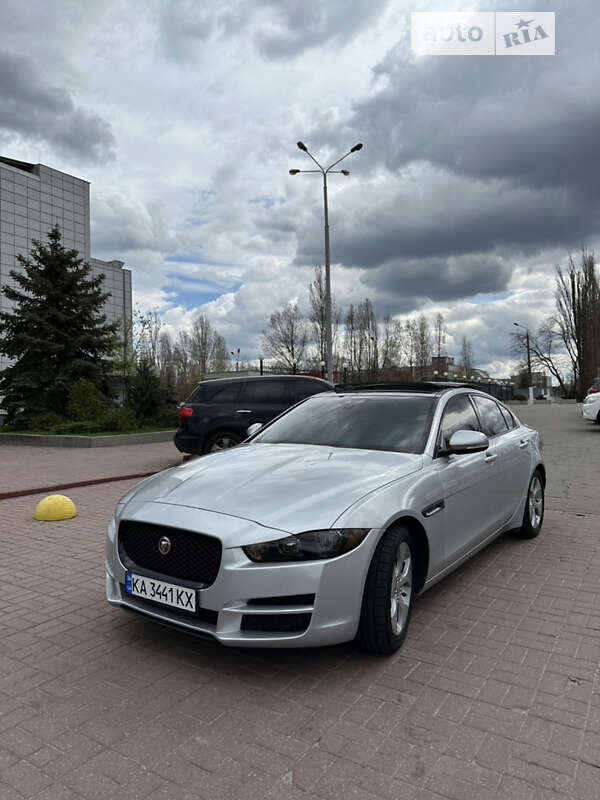 Jaguar Xe (2016)