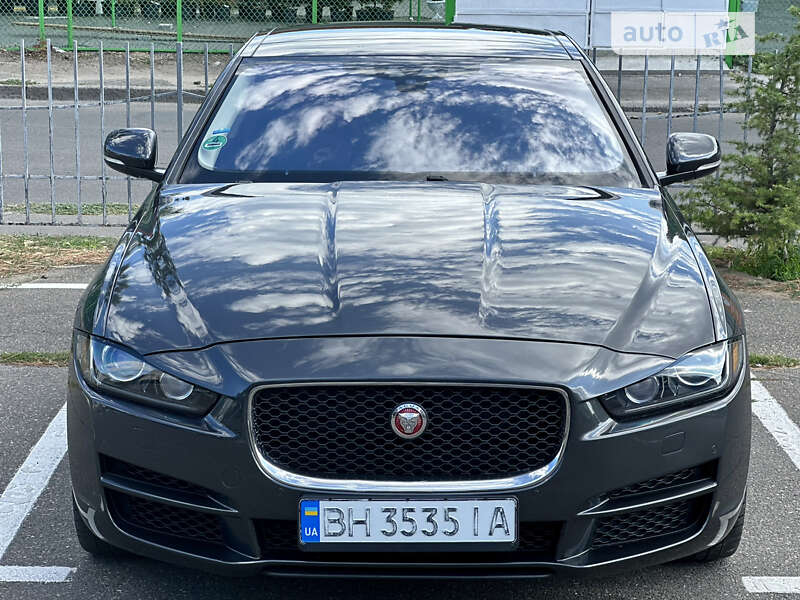 Jaguar Xe (2016)