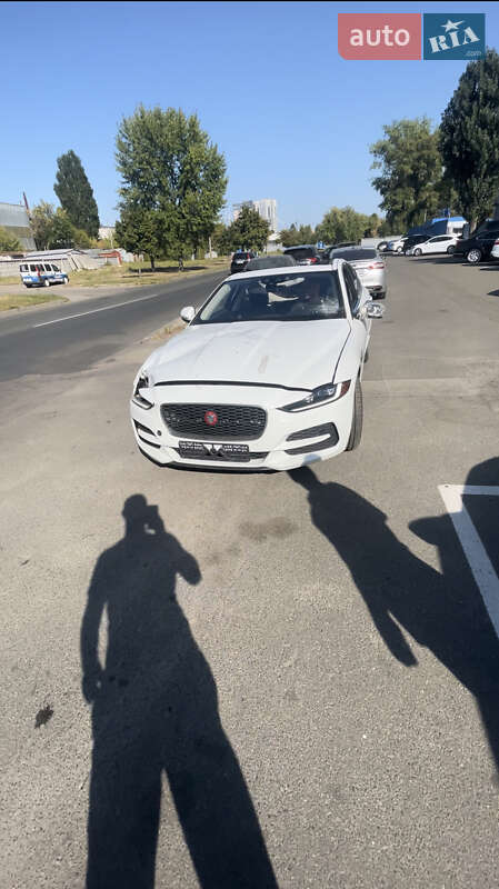 Jaguar Xe (2019)